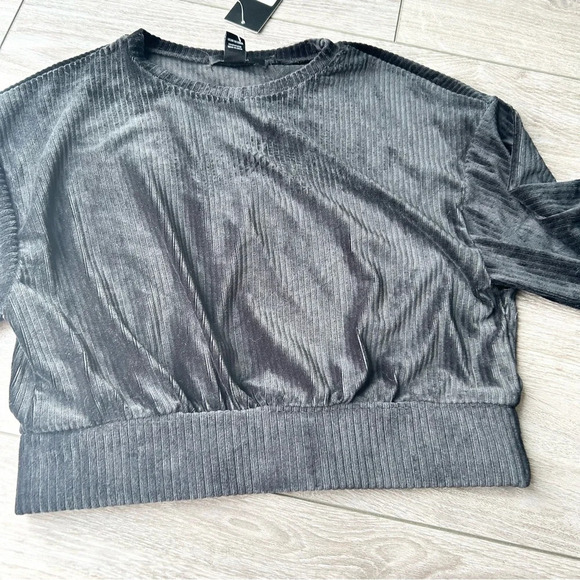 NWT Forever 21 Black Ribbed Velvet Cropped Top - Picture 7 of 14
